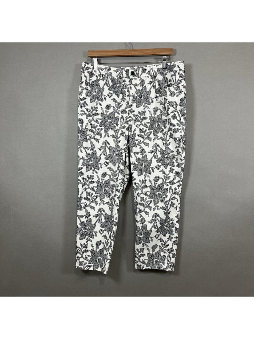 Chico’s White Black Floral Slim Leg Crop Sateen Pants